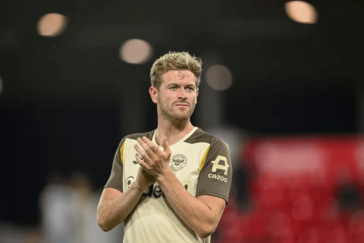 体育平台-前爱尔兰国脚：科林斯准备好加盟红军，他具备顶级中卫特质