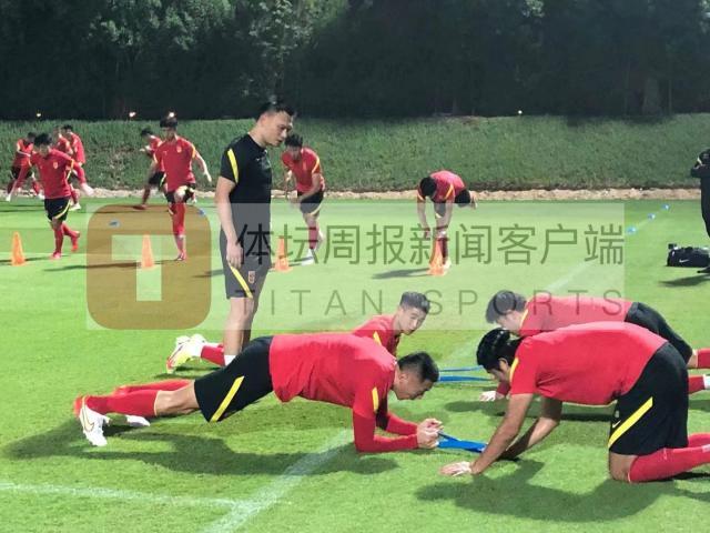 官方网站-国足多哈首练全员到位 两大伤员单练恢复李磊回归