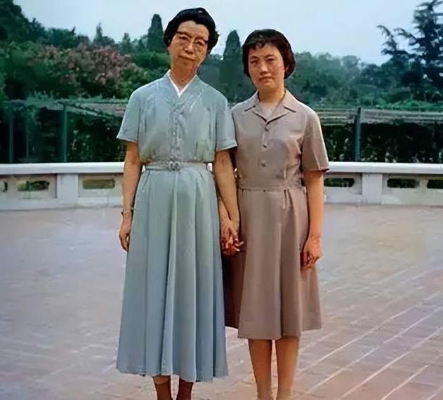 体育直播-1956年,江青赴苏联治病,向接诊的医生坦言:我和毛泽东同志是政治夫妻